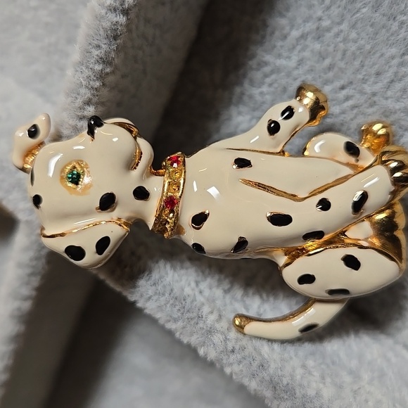 Vintage Enamel Dog Brooch - Cream and Gold Tone - Picture 12 of 17